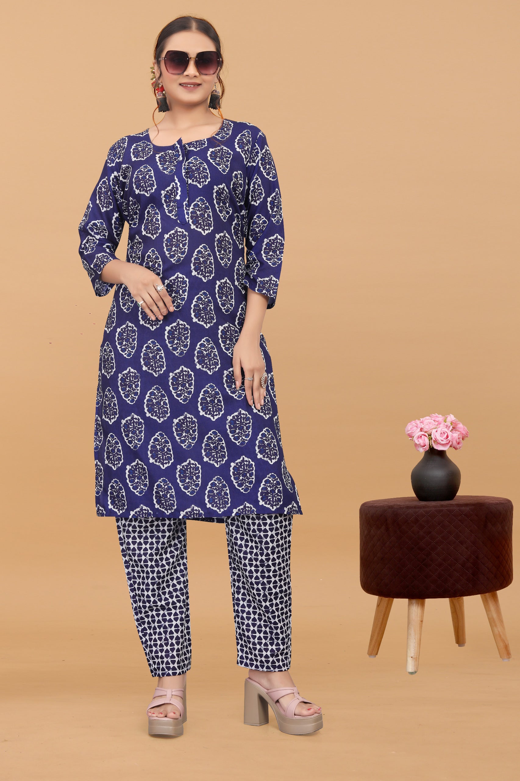 Women's Blue Printed Cotton Kurta With Pants